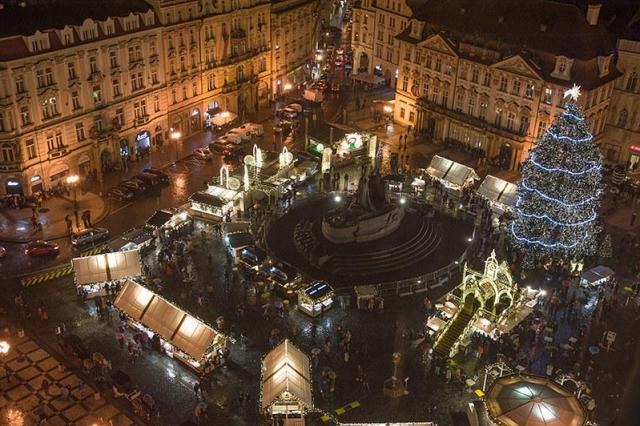 ADVENTI DÍSZBEN PRÁGA, ČESKY KRUMLOV ÉS POZSONY - Telč és Hluboká várkastélya, esti hajózás a Moldván vacsorával