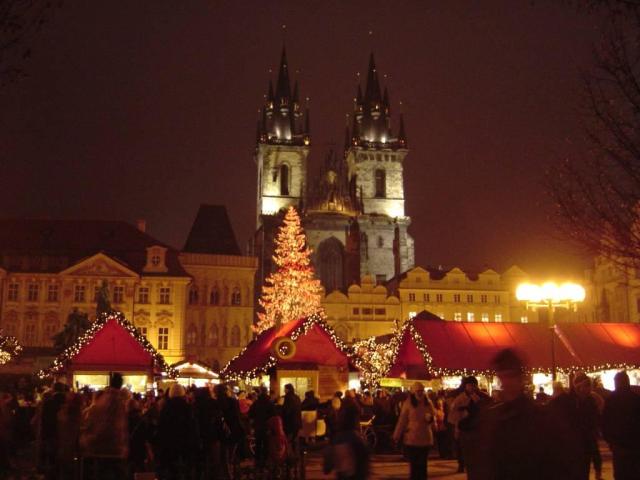 ADVENTI DÍSZBEN PRÁGA, ČESKY KRUMLOV ÉS POZSONY - Telč és Hluboká várkastélya, esti hajózás a Moldván vacsorával