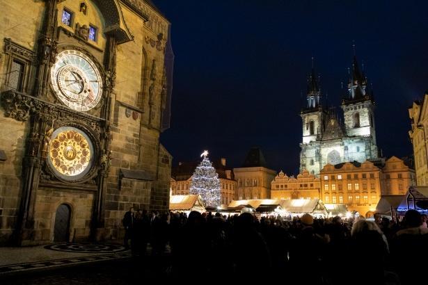 ADVENTI DÍSZBEN PRÁGA, ČESKY KRUMLOV ÉS POZSONY - Telč és Hluboká várkastélya, esti hajózás a Moldván vacsorával
