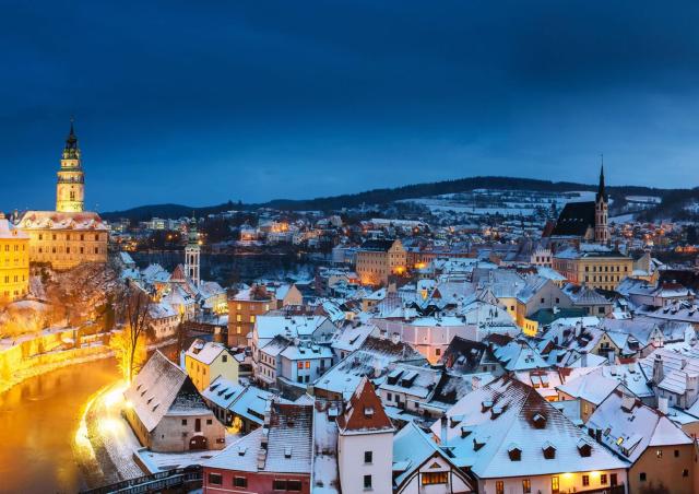 ADVENTI DÍSZBEN PRÁGA, ČESKY KRUMLOV ÉS POZSONY - Telč és Hluboká várkastélya, esti hajózás a Moldván vacsorával