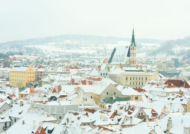 ADVENTI DÍSZBEN PRÁGA, ČESKY KRUMLOV ÉS POZSONY - Telč és Hluboká várkastélya, esti hajózás a Moldván vacsorával