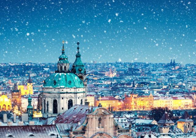 ADVENTI DÍSZBEN PRÁGA, ČESKY KRUMLOV ÉS POZSONY - Telč és Hluboká várkastélya, esti hajózás a Moldván vacsorával