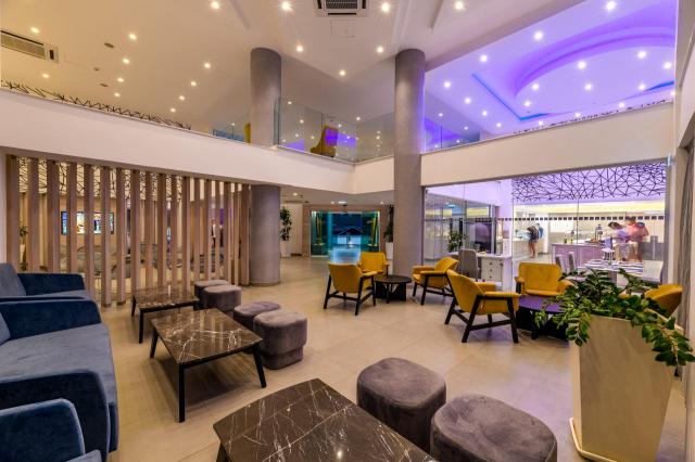 Tasia Maris Sands Hotel