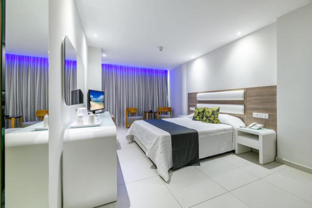 Tasia Maris Sands Hotel