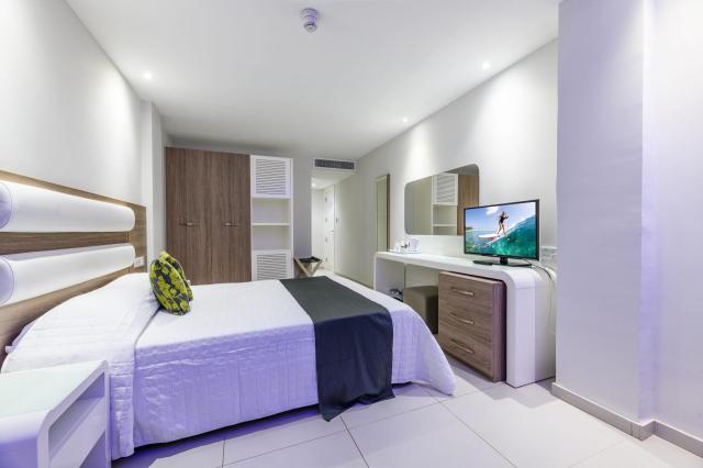Tasia Maris Sands Hotel