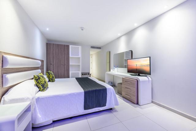 Tasia Maris Sands Hotel