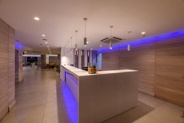 Tasia Maris Sands Hotel