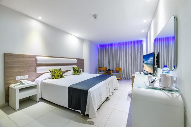 Tasia Maris Sands Hotel
