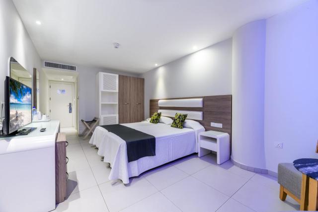 Tasia Maris Sands Hotel