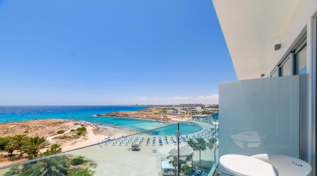 Tasia Maris Sands Hotel