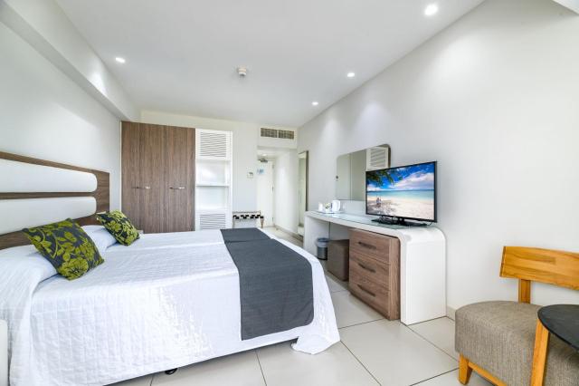 Tasia Maris Sands Hotel