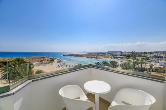 Tasia Maris Sands Hotel