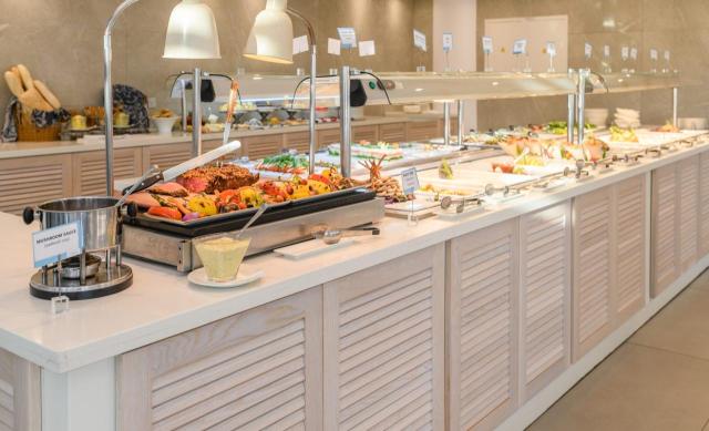 Tasia Maris Sands Hotel