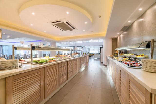 Tasia Maris Sands Hotel