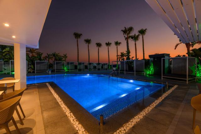 Tasia Maris Sands Hotel