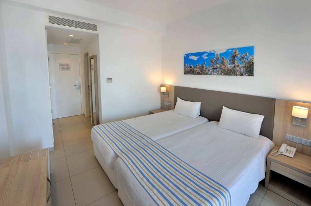 Nissiana Hotel & Bungalows