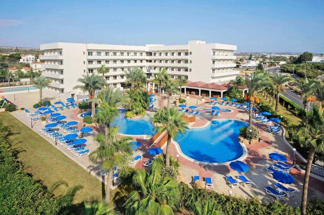 Nissiana Hotel & Bungalows