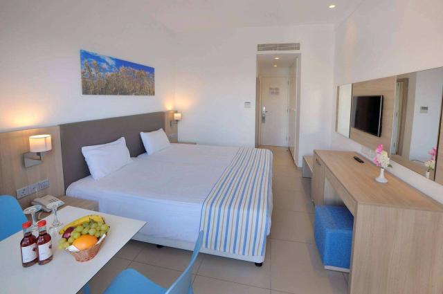 Nissiana Hotel & Bungalows