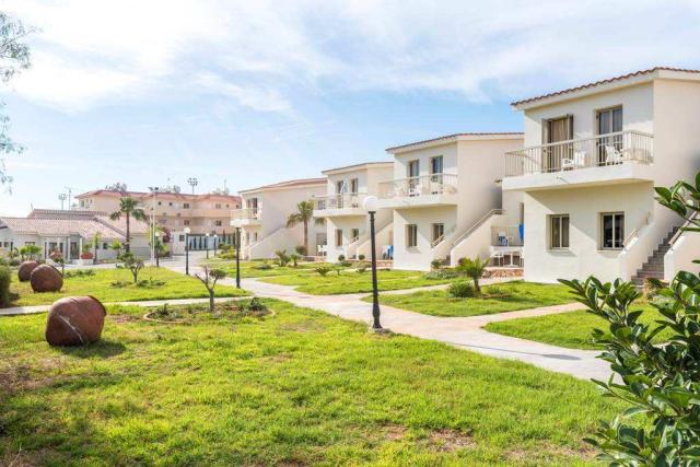 Nissiana Hotel & Bungalows
