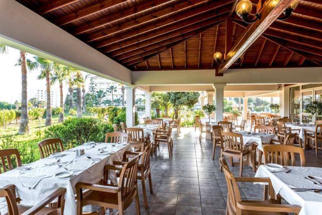 Nissiana Hotel & Bungalows
