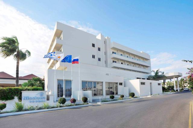 Nissiana Hotel & Bungalows