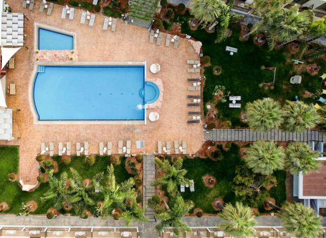 Loutsiana Premium Aparthotel