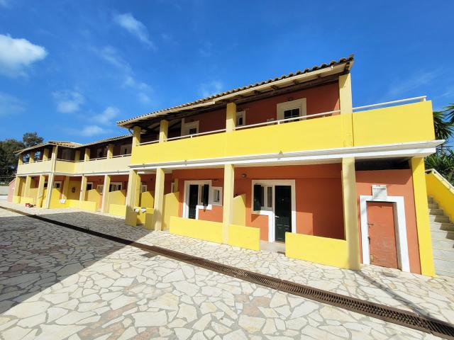 Alexis Pool Apartments