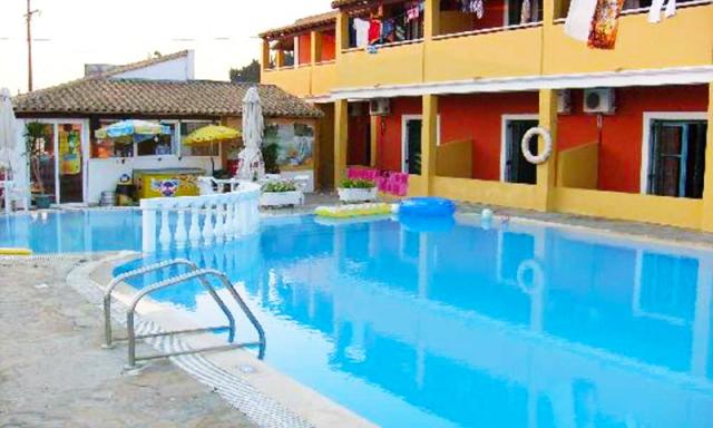 Alexis Pool Apartments