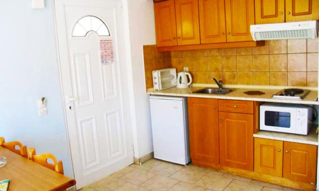 Alexis Pool Apartments