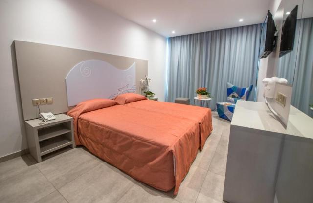 Nicholas Color Hotel budapesti indulás
