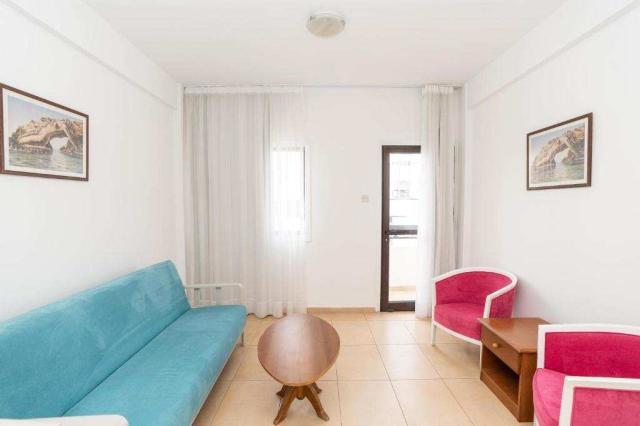Flora Hotel & Apartments