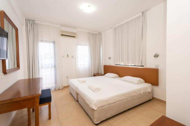 Flora Hotel & Apartments