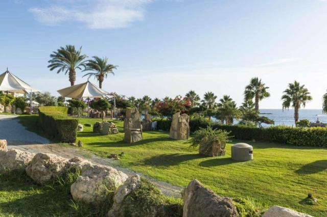 Coral Beach Rotana Resort Tiran