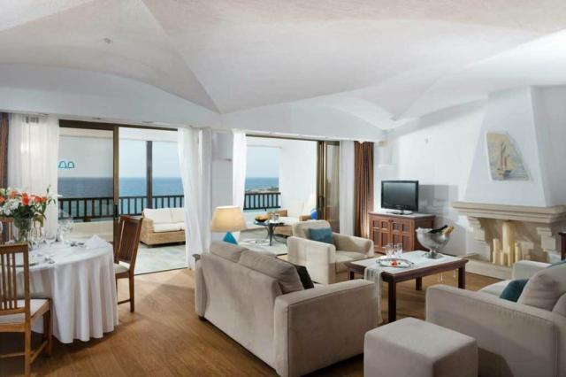 Coral Beach Rotana Resort Tiran