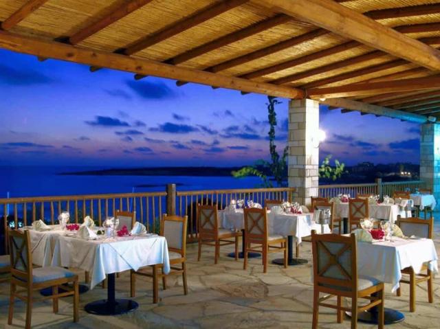 Coral Beach Rotana Resort Tiran
