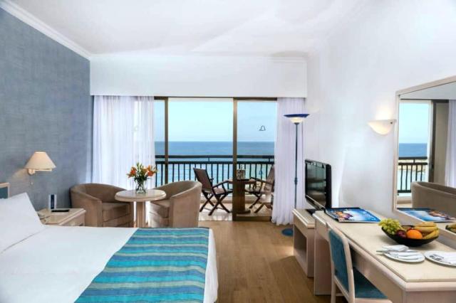 Coral Beach Rotana Resort Tiran