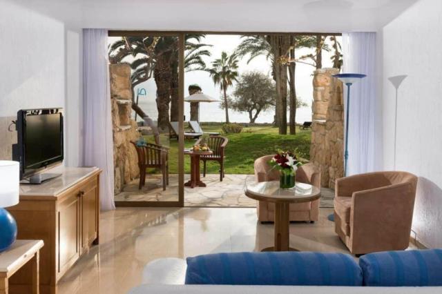 Coral Beach Rotana Resort Tiran