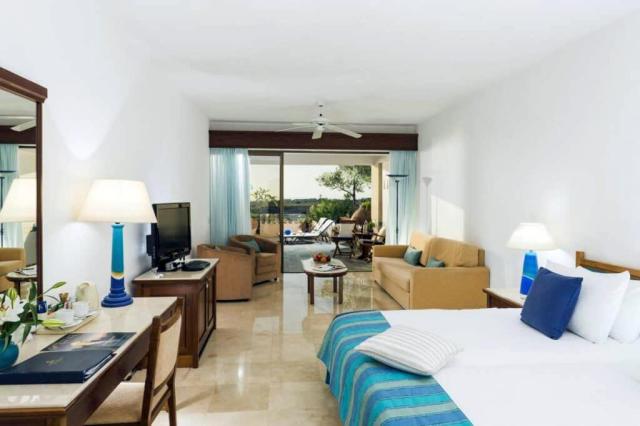 Coral Beach Rotana Resort Tiran