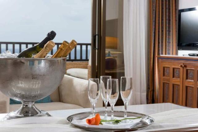 Coral Beach Rotana Resort Tiran