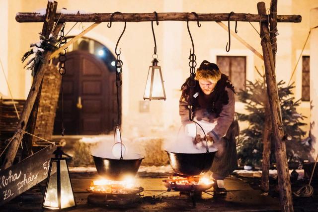 Történelmi időutazás advent idején Nagyszombat