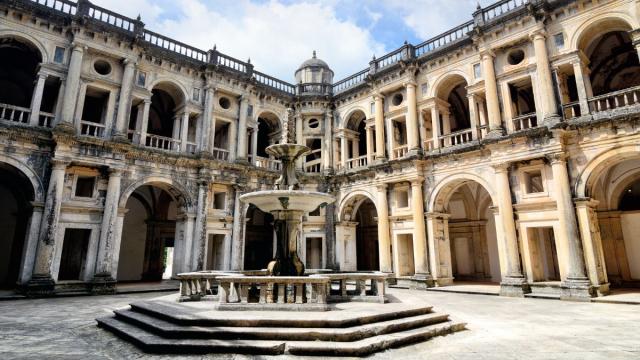 Ezerarcú Portugália