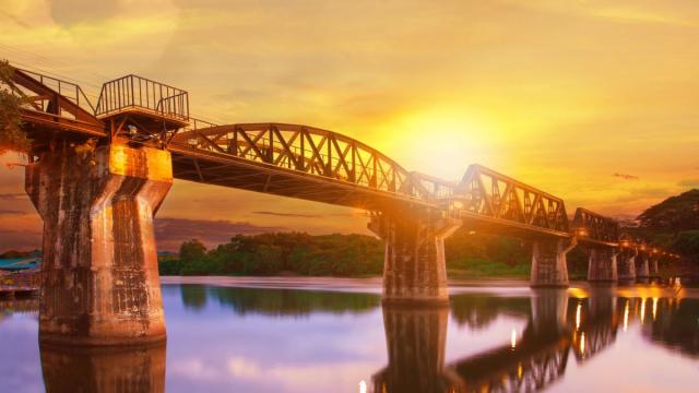 Thaifold-river-khaw-bridge-in-kanchanaburi-The-Bridge-on the Ri