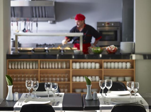 Oktober Hotel
