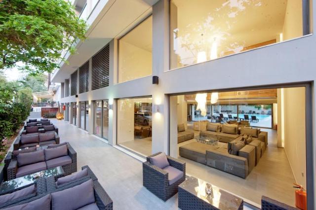 Oktober Hotel