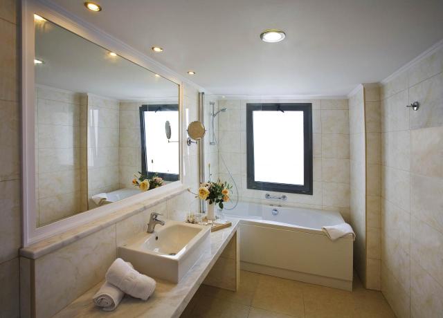 Kresten Royal Vilas & Spa