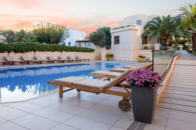 Oscar Suites & Village Hotel