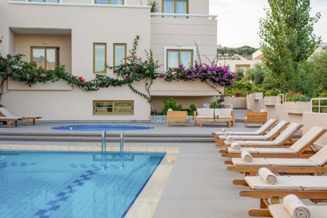 Oscar Suites & Village Hotel