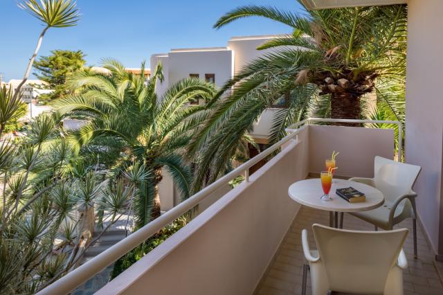 Oscar Suites & Village Hotel