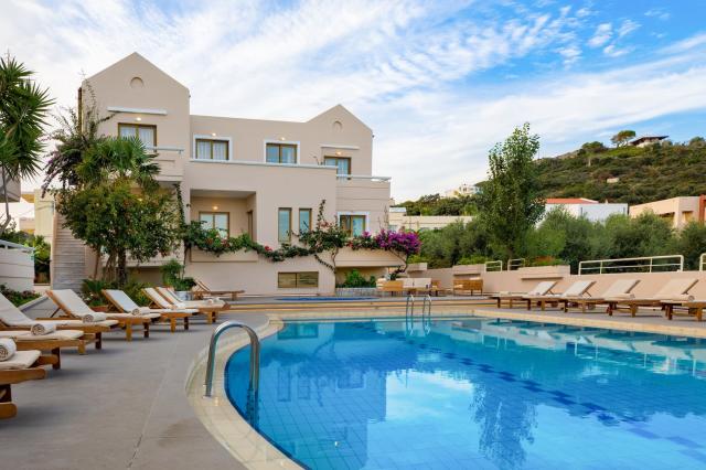 Oscar Suites & Village Hotel