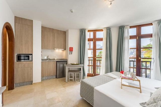 Klayman Olivina Aparthotel